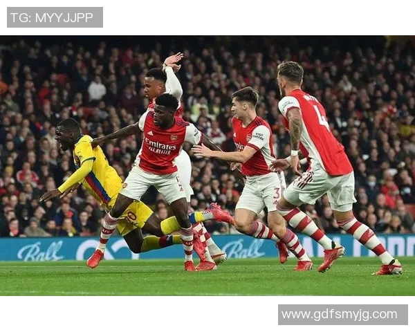 曼联主场迎战狼队激情四溢的较量回顾与精彩瞬间分析