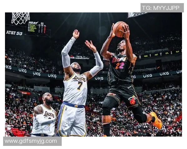 湖人对决热火精彩直播视频回顾及赛后分析尽在10月12日赛事盛况