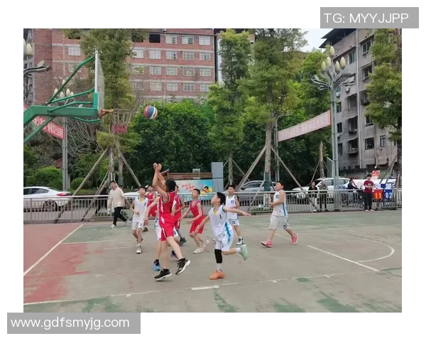 小篮球比赛精彩瞬间分享让我们一起为孩子们的努力加油助威